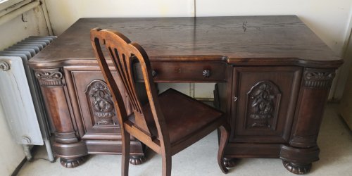 Starožitný celomasivní psací stůl + starožitná židle