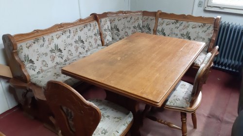 Masivní rohová lavice + rozkládací stůl + 2x židle
