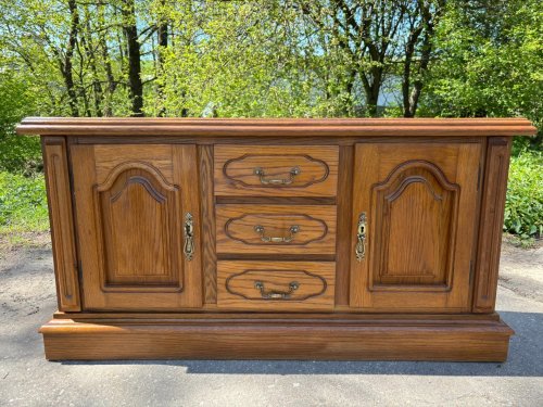 Masivní rustikální nízká komoda s šuplíky