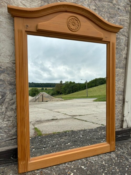 Masivní dřevěné zrcadlo